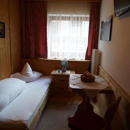 Cornelia Ζόλντεν