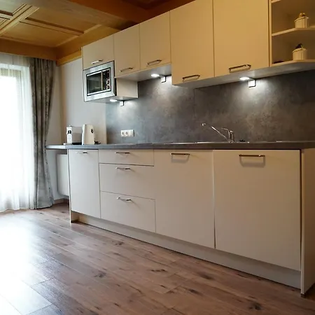 Cornelia Ζόλντεν