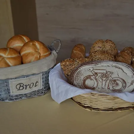 Cornelia Ζόλντεν