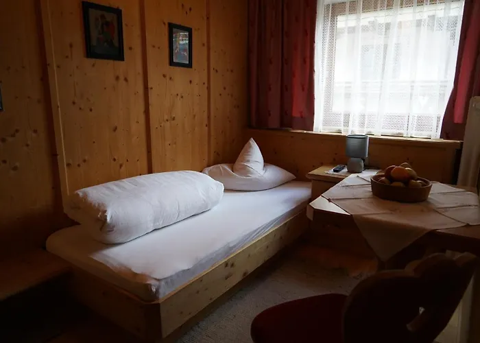 לינה וארוחת בוקר Cornelia 3*