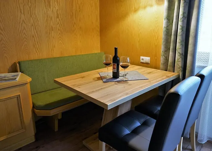 לינה וארוחת בוקר Cornelia 3*